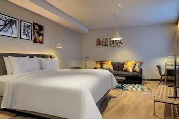 Deluxe Room, 1 King Bed