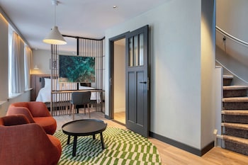 Studio, 1 King Bed with Sofa bed, Non Smoking