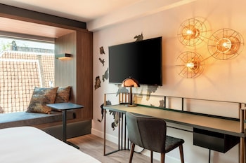 Deluxe Room, 1 King Bed
