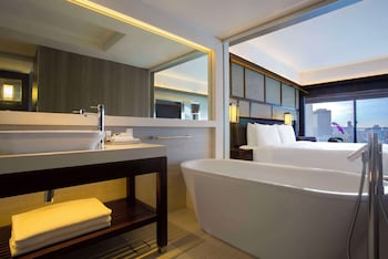 Deluxe Panoramic 02 Bedrooms, Connecting Rooms, High Floor, City View
