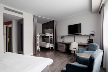 Premium Suite (Family)