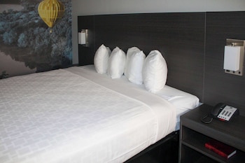 Suite, 1 King Bed with Sofa bed, Non Smoking (Efficiency, Upgrade)