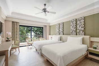 Superior Hill View King Room