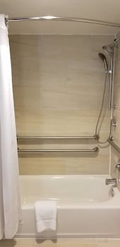 Standard Room, 1 Queen Bed, Accessible (Communications, Access Tub)