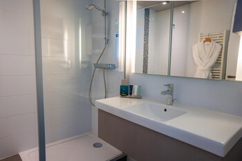 Premium Room, 1 King Bed, Non Smoking, Golf View (Larger Room)