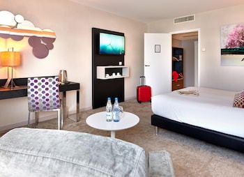 Comfort Room, 1 Queen Bed, Non Smoking (Larger Room)