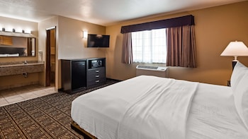 Standard Room, 1 Queen Bed, Non Smoking (No Pets in room type)