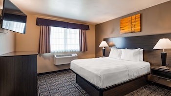 Standard Room, 1 King Bed, Non Smoking (No Pets in room type)