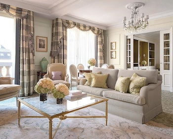 Deluxe Suite, 1 King Bed