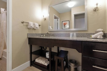 Suite, 1 Bedroom, Kitchen, Ocean View (1 King bed and sofa sleeper)
