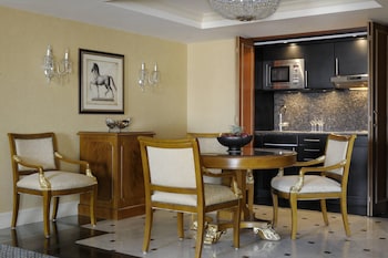 Suite, 1 King Bed, Balcony