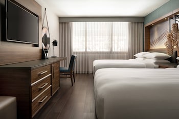 Room, 2 Queen Beds (Mobility Accessible, Tub)