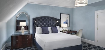 Deluxe Room, 1 King Bed, Bay View (Roll In Shower)