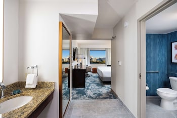 Room, 1 King Bed, Accessible, Bathtub