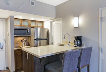 Suite, 2 Bedrooms, Kitchen