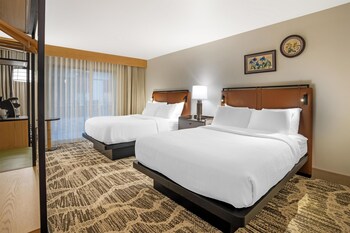 Standard Room, 2 Queen Beds, Non Smoking, Refrigerator & Microwave