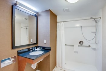 Room, 1 Queen Bed (Mobility/Hearing Access, Roll-In Shwr)