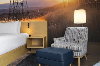 Suite, 1 King Bed, Non Smoking, Jetted Tub (No Pets in room type)