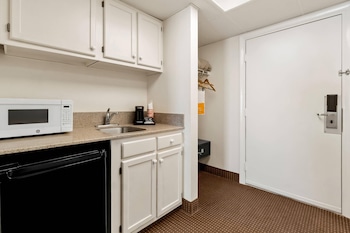 2 Queen Beds, Oceanfront, Accessible