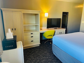 Standard Studio Suite, 1 Queen Bed, Non Smoking, Jetted Tub