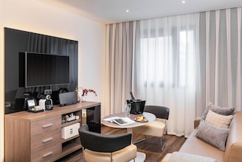 Suite (The Level)