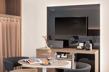 Premium Room, Bathtub (The Level)