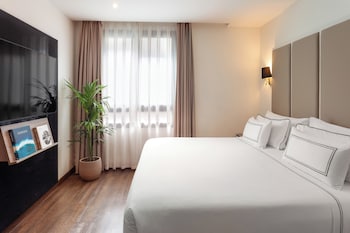 Premium Room, Bathtub (The Level)