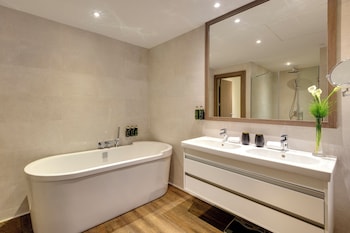 Premium Room, Bathtub (The Level)