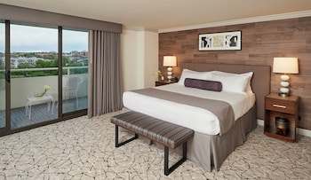 Deluxe Room, 1 King Bed