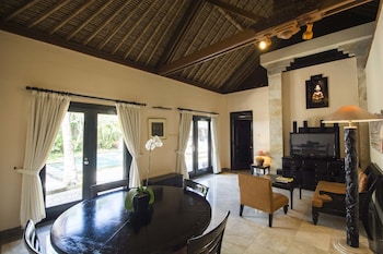 Villa, 1 King Bed, Private Pool, Garden View