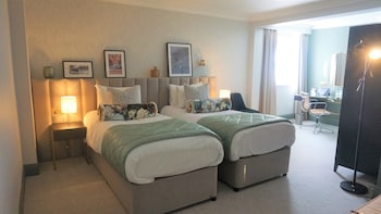 Classic Double or Twin Room, Bathtub