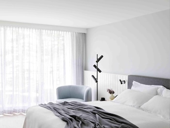 Deluxe Room, 1 King Bed, Ocean View