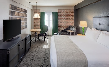 Standard Room, 1 Queen Bed, Accessible Bathtub (Mobility)