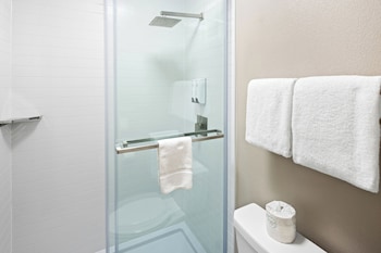 Standard Room, 1 King Bed (Smoke Free)