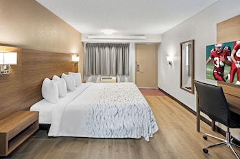 Superior Room, 1 King Bed, Accessible (Smoke Free)