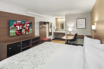 Premium Room, 1 King Bed, Accessible (Upgraded Bedding & Snack, Smoke Free)