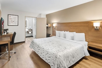 Superior Room, 1 King Bed, Accessible (Smoke Free)