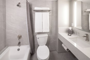 Executive Room, 2 Queen Beds, Balcony, City View