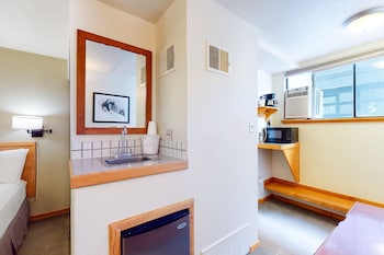 Room (Standard Queen, Ground Floor)
