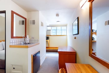 Room (Standard Queen, Ground Floor)
