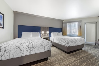 Standard Room, 2 Queen Beds, Patio, Poolside