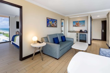 Suite, 1 Bedroom, City View (Non-Smoking/ Corner)
