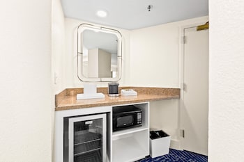2 Queen Beds, Partial View