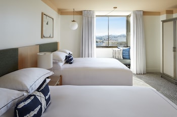 Room, 2 Queen Beds, City View