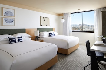 Room, 2 Queen Beds, City View