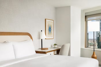 Room, 1 King Bed (Skyline View)