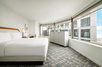 Room, 1 King Bed (Skyline View)