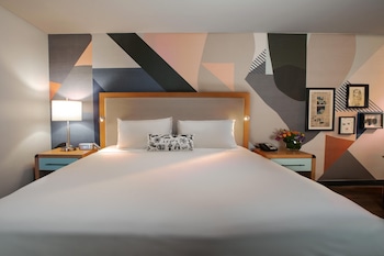 Room, 1 Queen Bed, Non Smoking (Mobility/Hearing Accessible, Tub)
