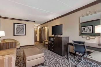 Suite, 1 King Bed, Non Smoking, Jetted Tub