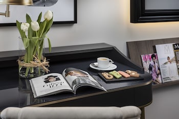 Junior Suite (The Level Lounge Acces)